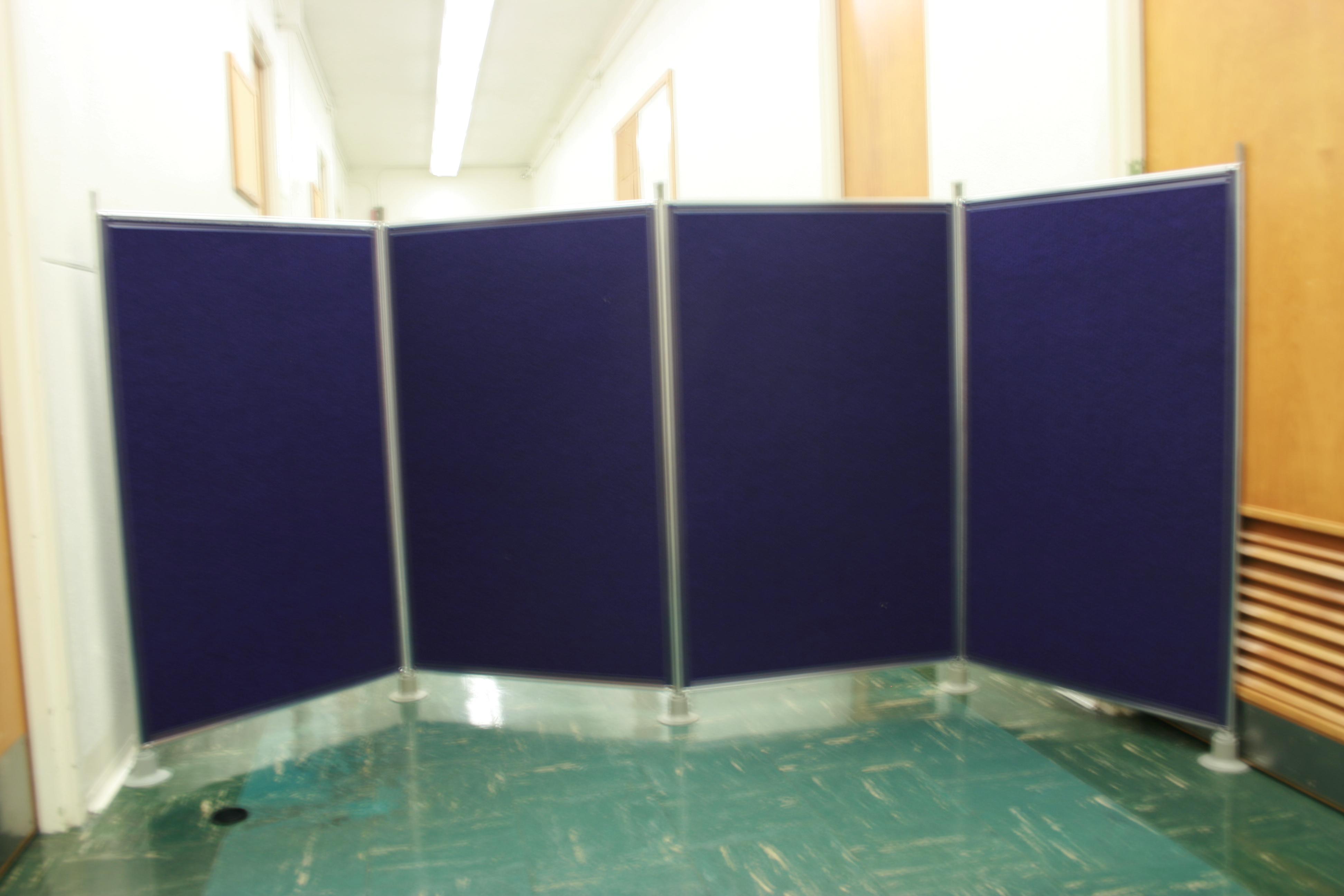 Full view of plain 4 pannel display